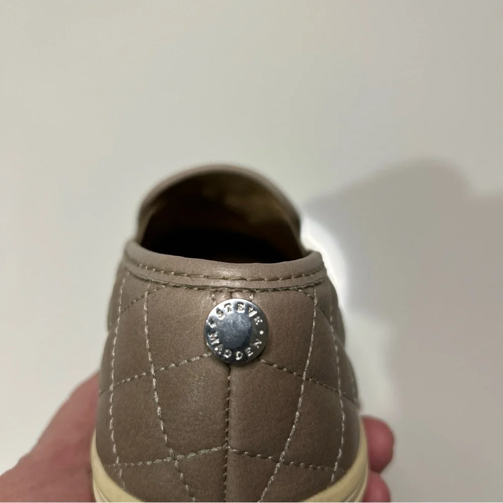 Steve Madden Brown Quilted Flats Women’s 6.5 Shoes
